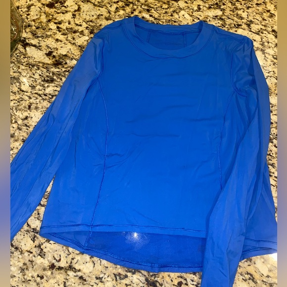 LULULEMON blue workout top! Camo mesh back- size 4 - Picture 2 of 2
